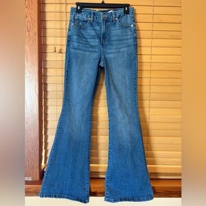 BCBGeneration NWOT Blue Flare Jeans, High Rise Curvy. 5 pockets.Size 7/28